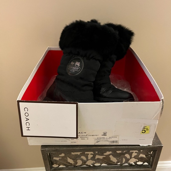 Coach all weather fur trimmed boots size 5 1/2 - Picture 5 of 6